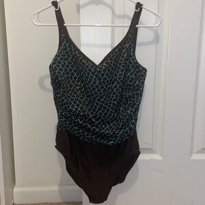 Womens New Trimshaper One Piece Swim Wear